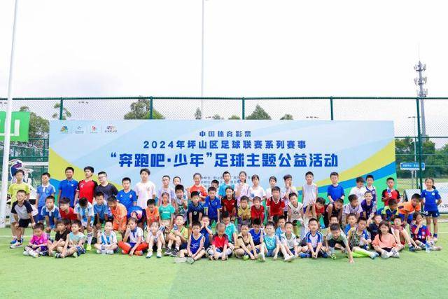 张佳宁被疑怀孕，街头现身状态引热议